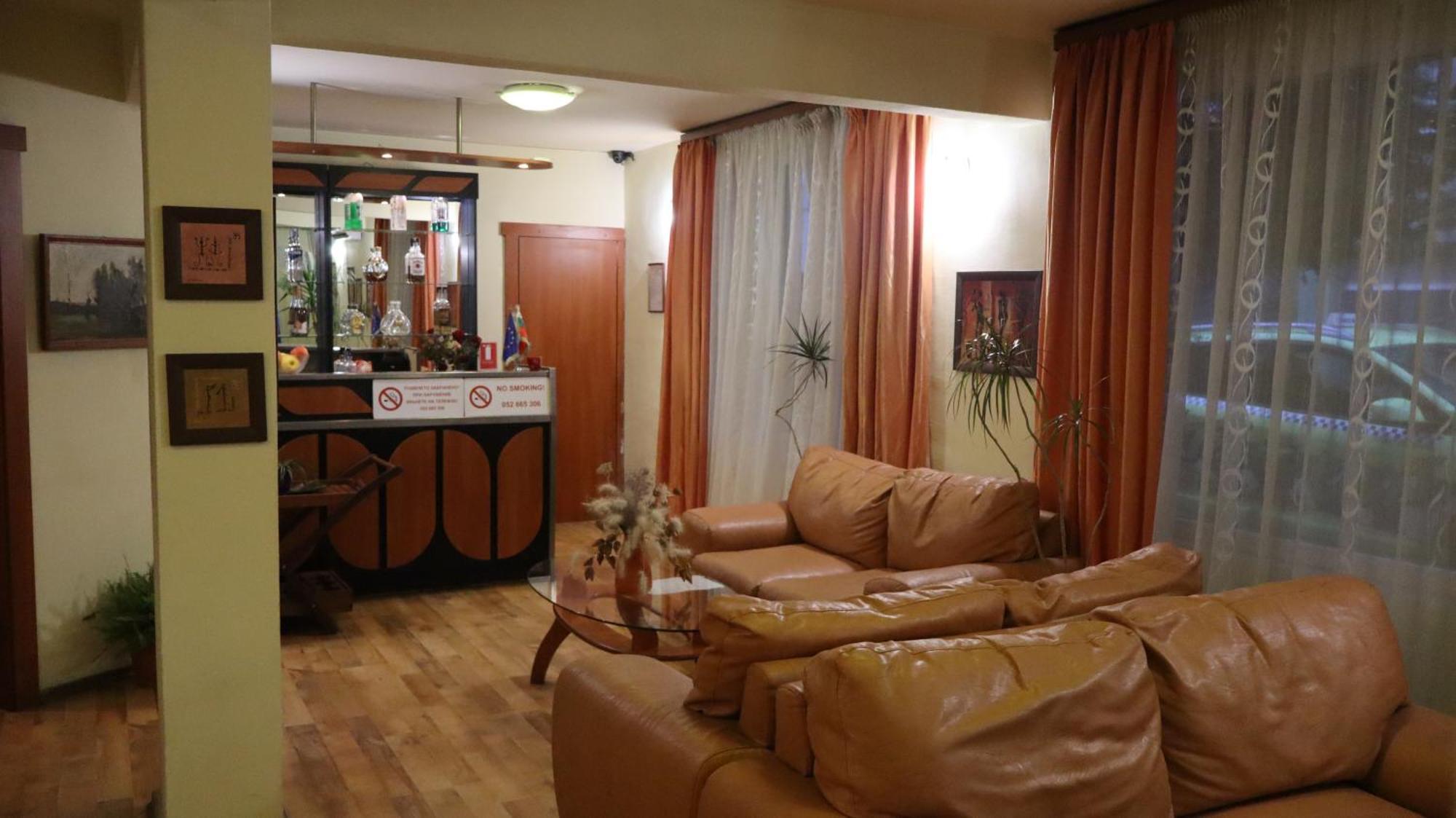 Hotel Palitra Várna Kültér fotó