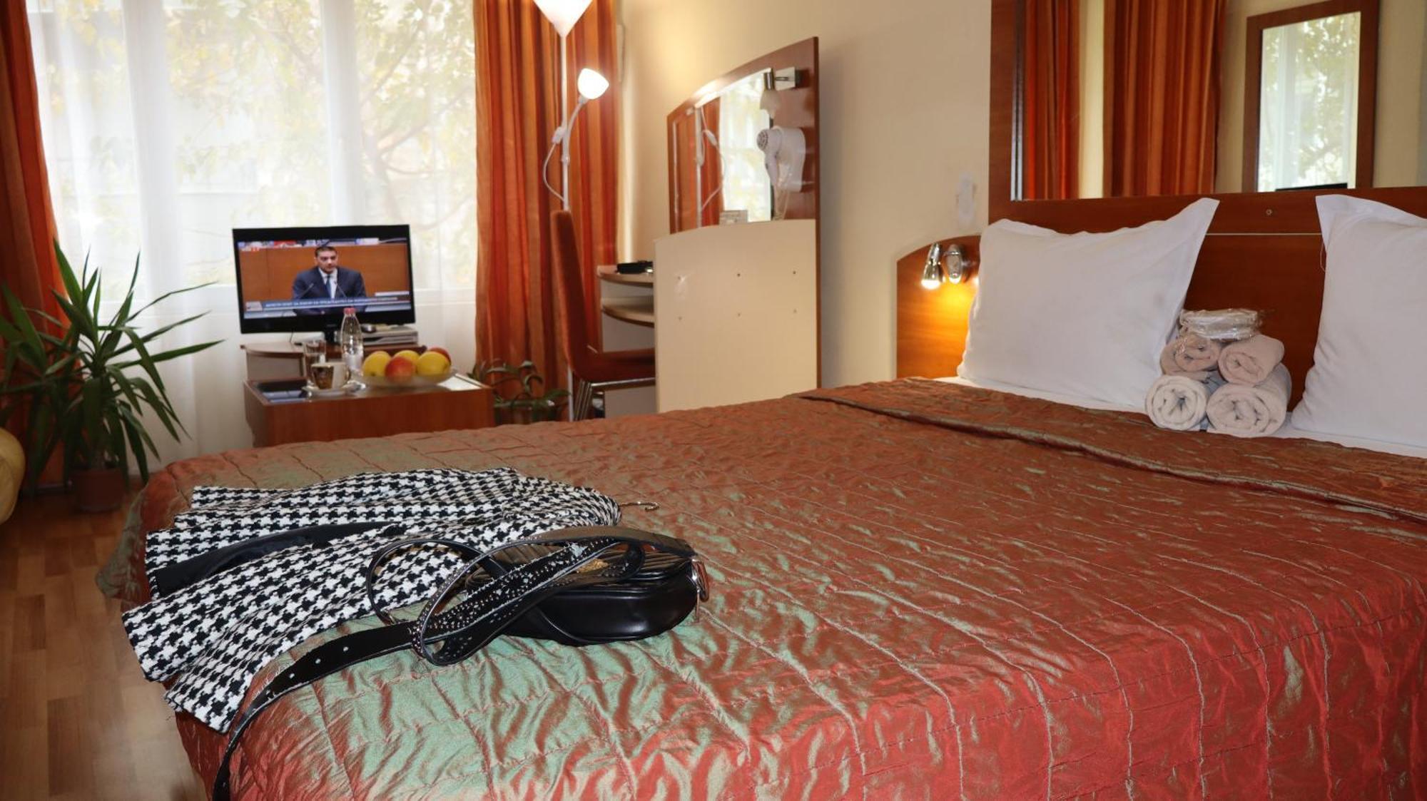 Hotel Palitra Várna Kültér fotó
