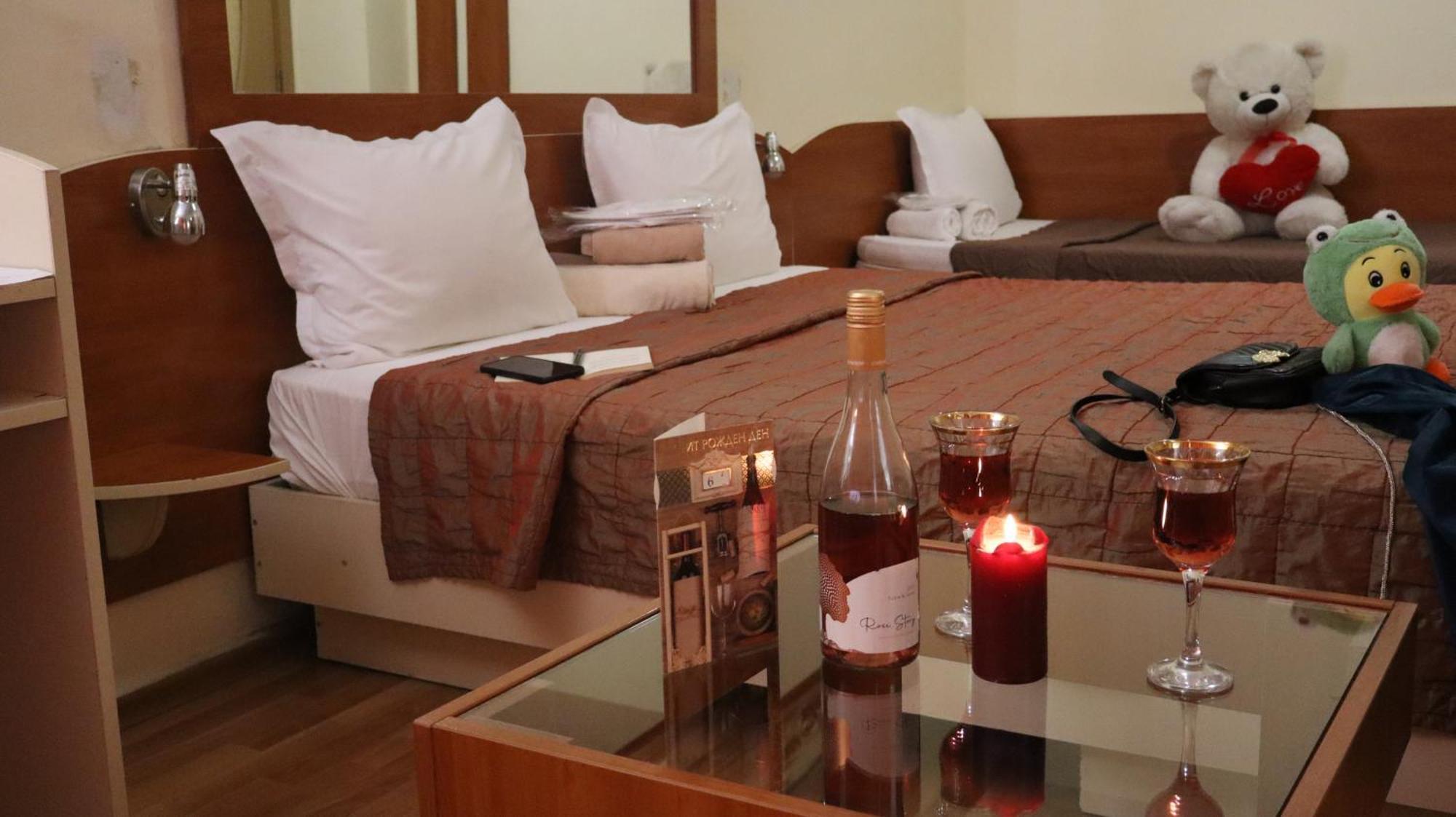 Hotel Palitra Várna Kültér fotó