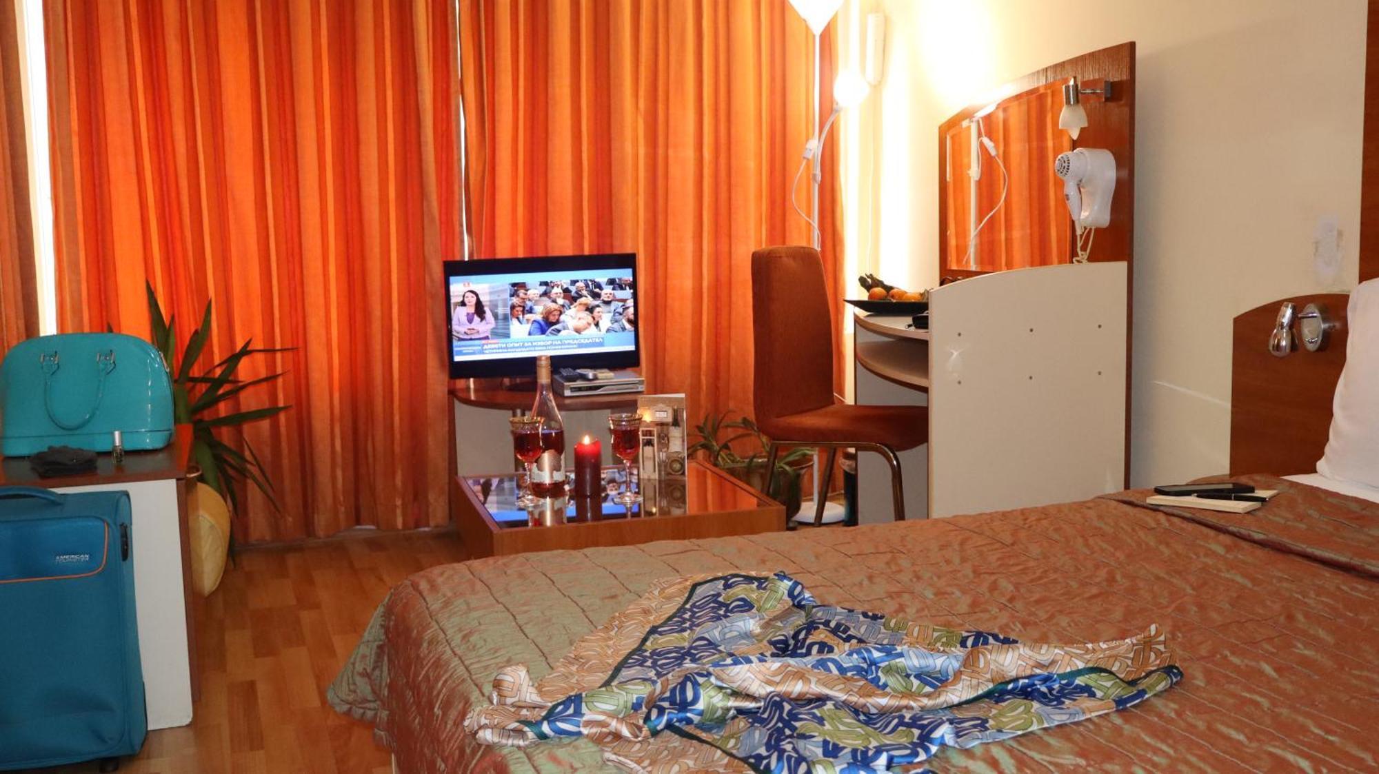 Hotel Palitra Várna Kültér fotó