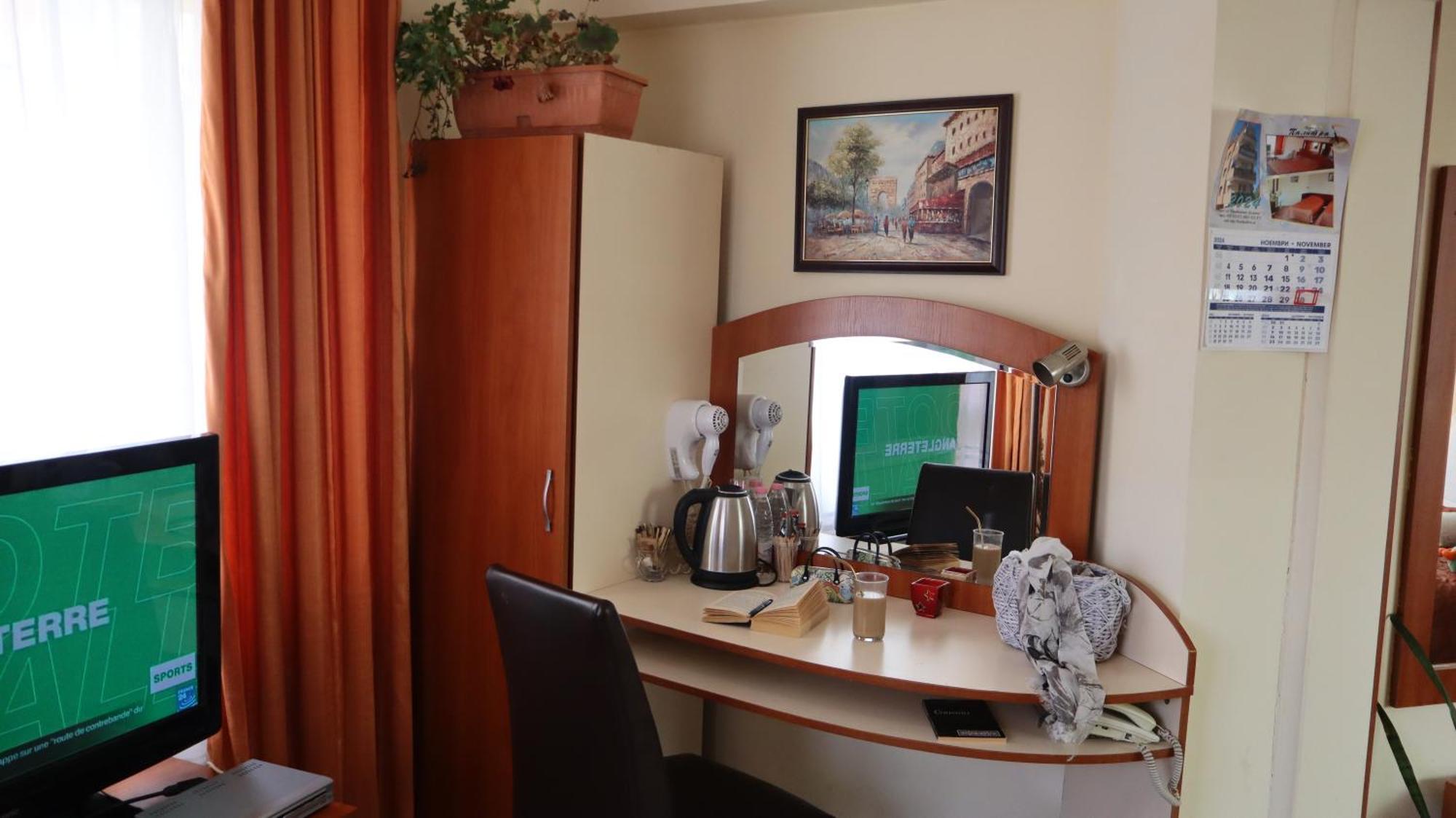 Hotel Palitra Várna Kültér fotó