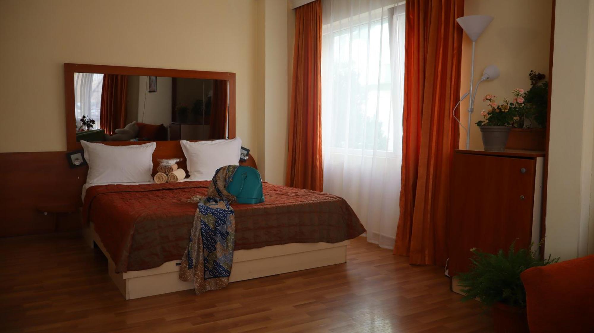 Hotel Palitra Várna Kültér fotó
