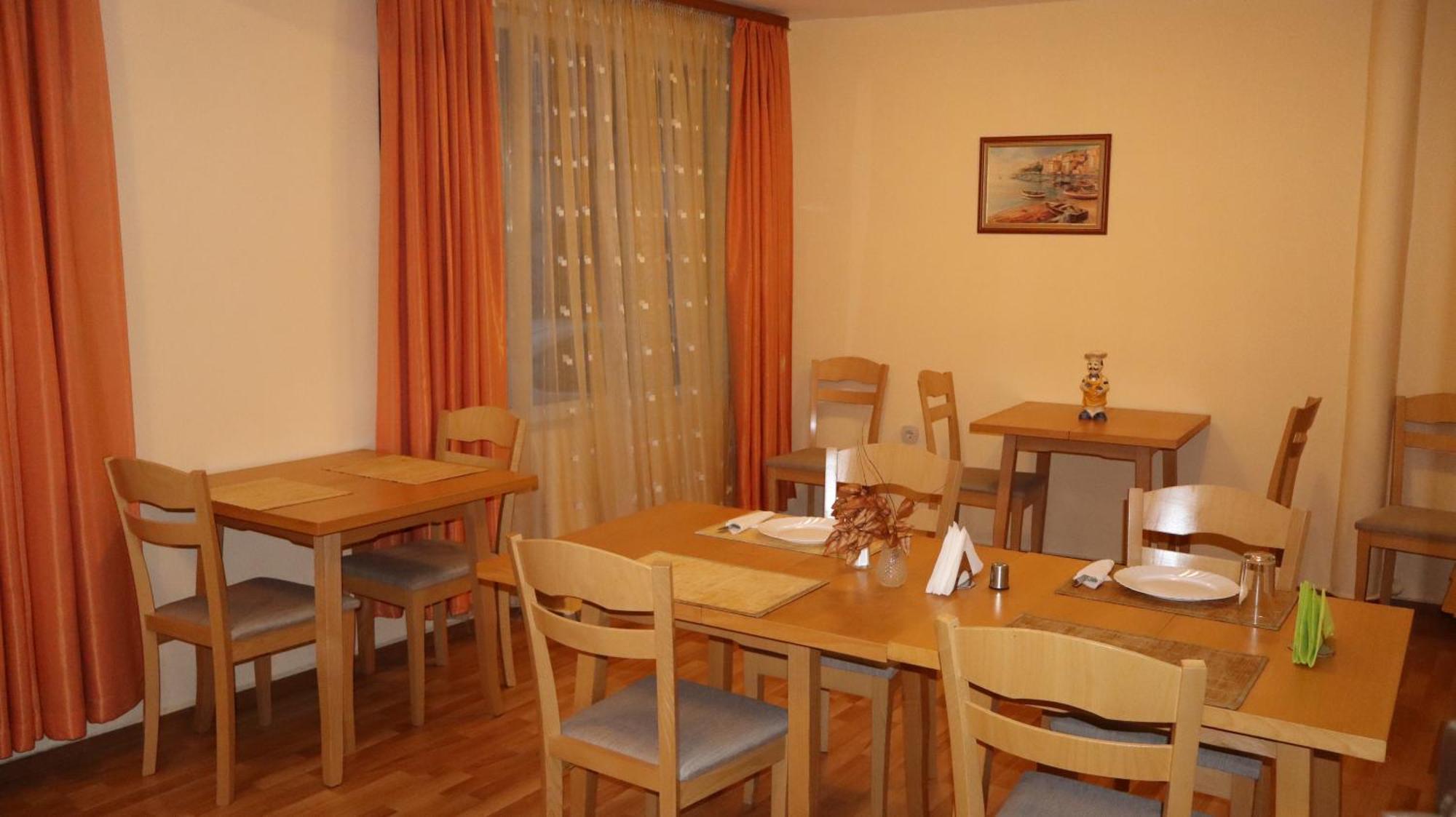 Hotel Palitra Várna Kültér fotó