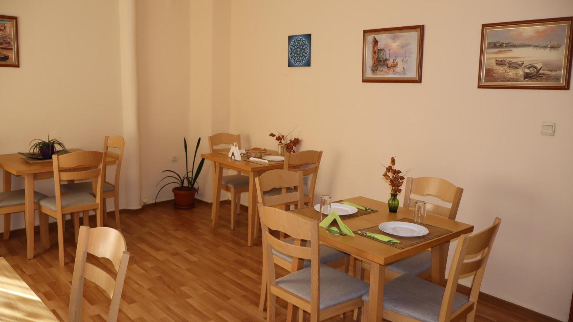 Hotel Palitra Várna Kültér fotó