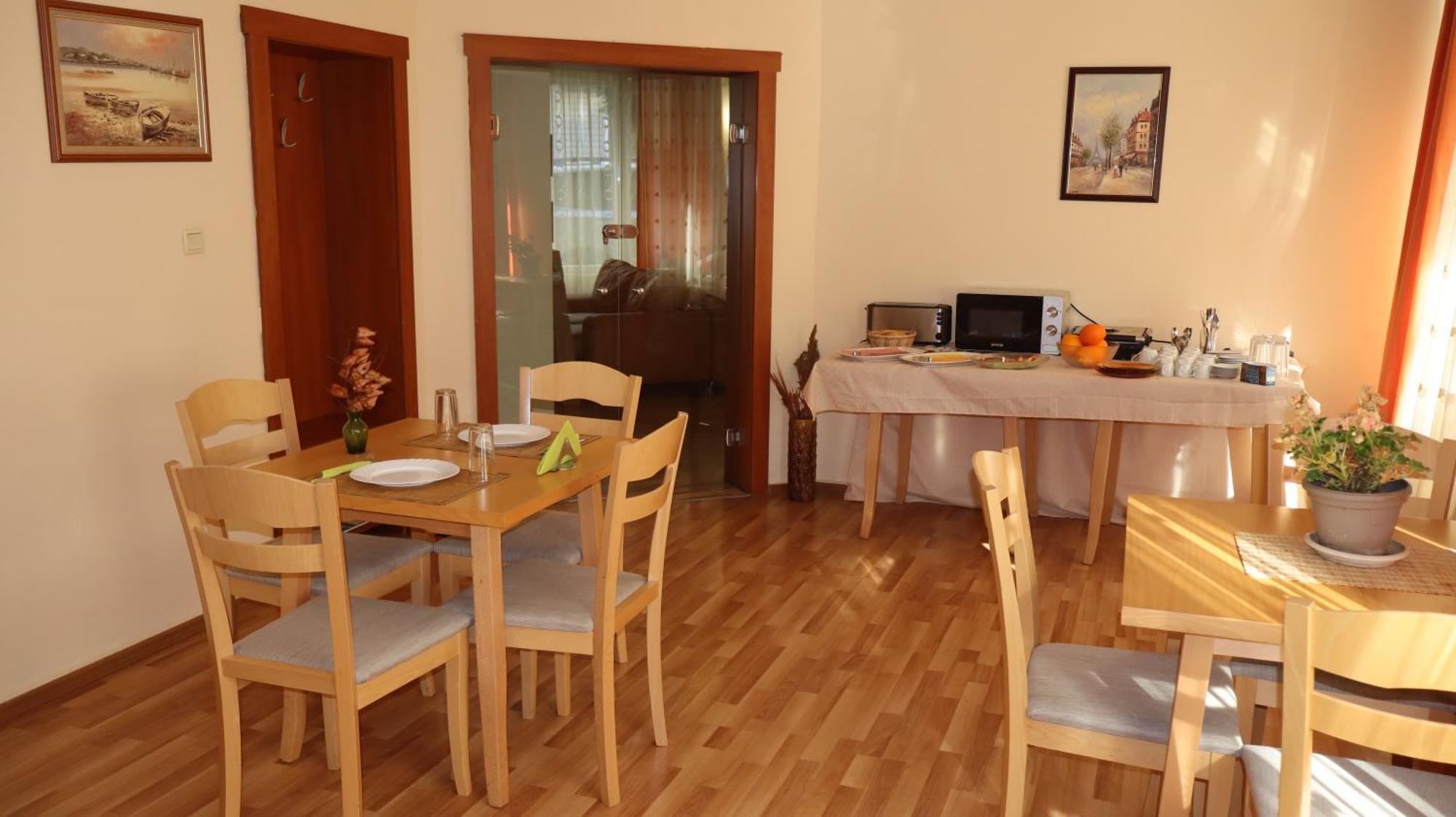 Hotel Palitra Várna Kültér fotó