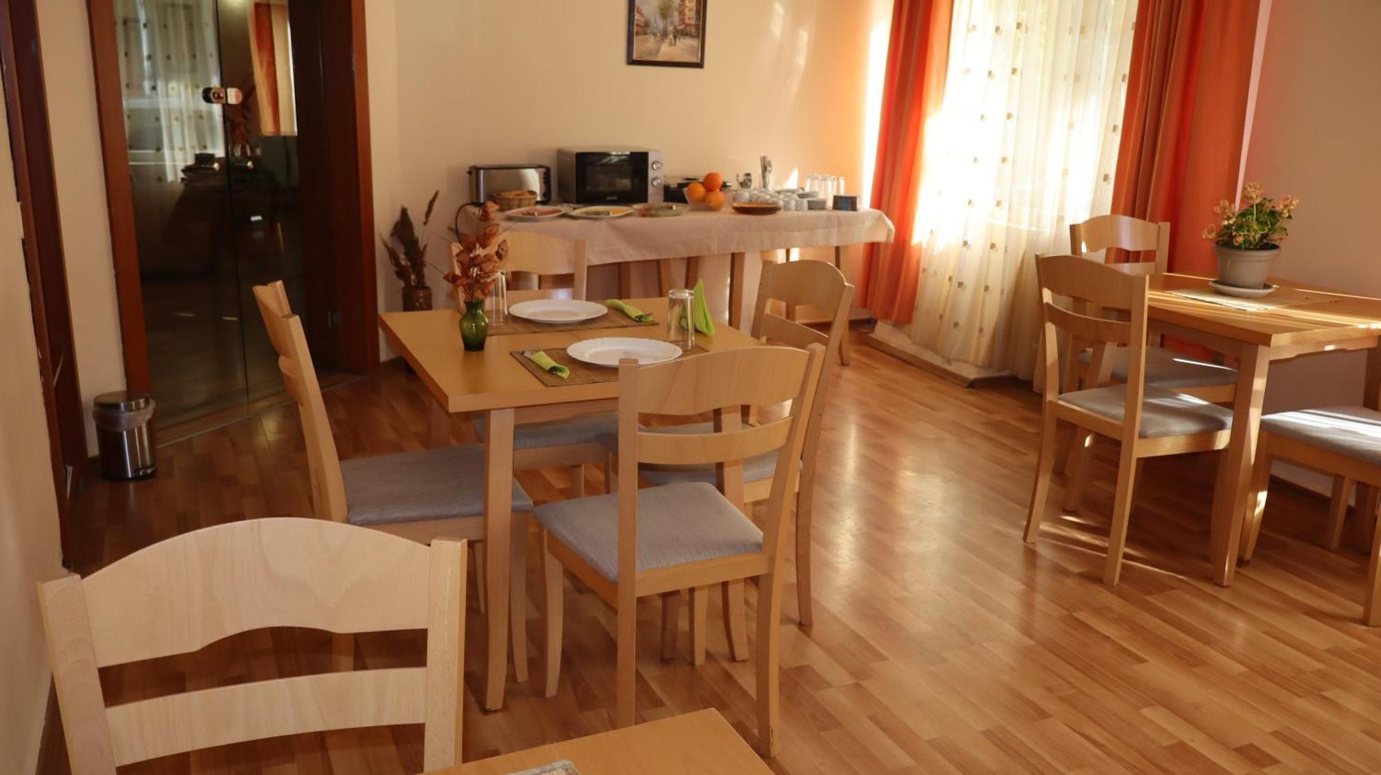 Hotel Palitra Várna Kültér fotó