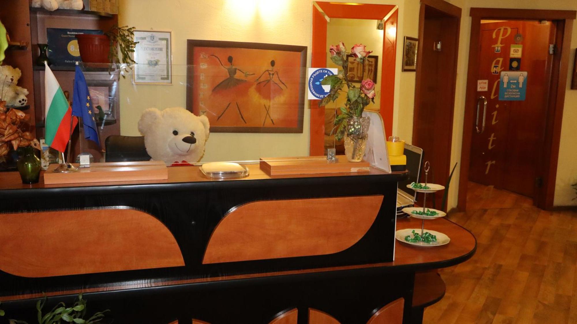 Hotel Palitra Várna Kültér fotó
